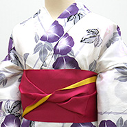 白色と紫色の着物