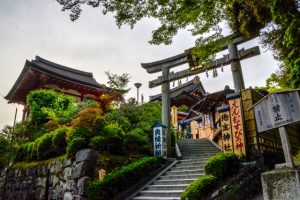 地主神社