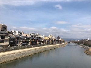 京都駅からひと駅花かんざし　四条大橋