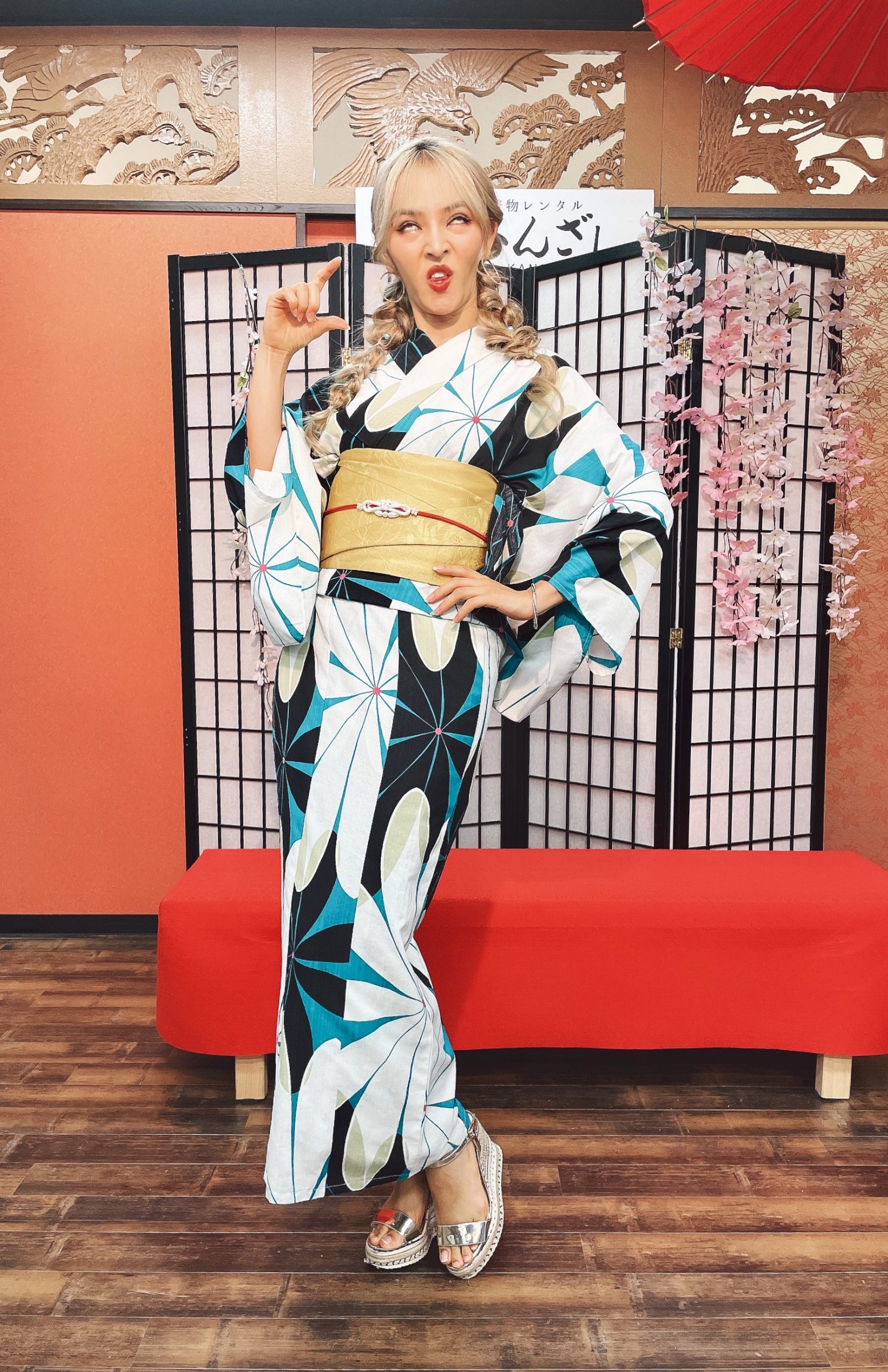モデル芸人”浴衣で「生たまご」星咲英玲奈 | 京都着物レンタル花かんざし
